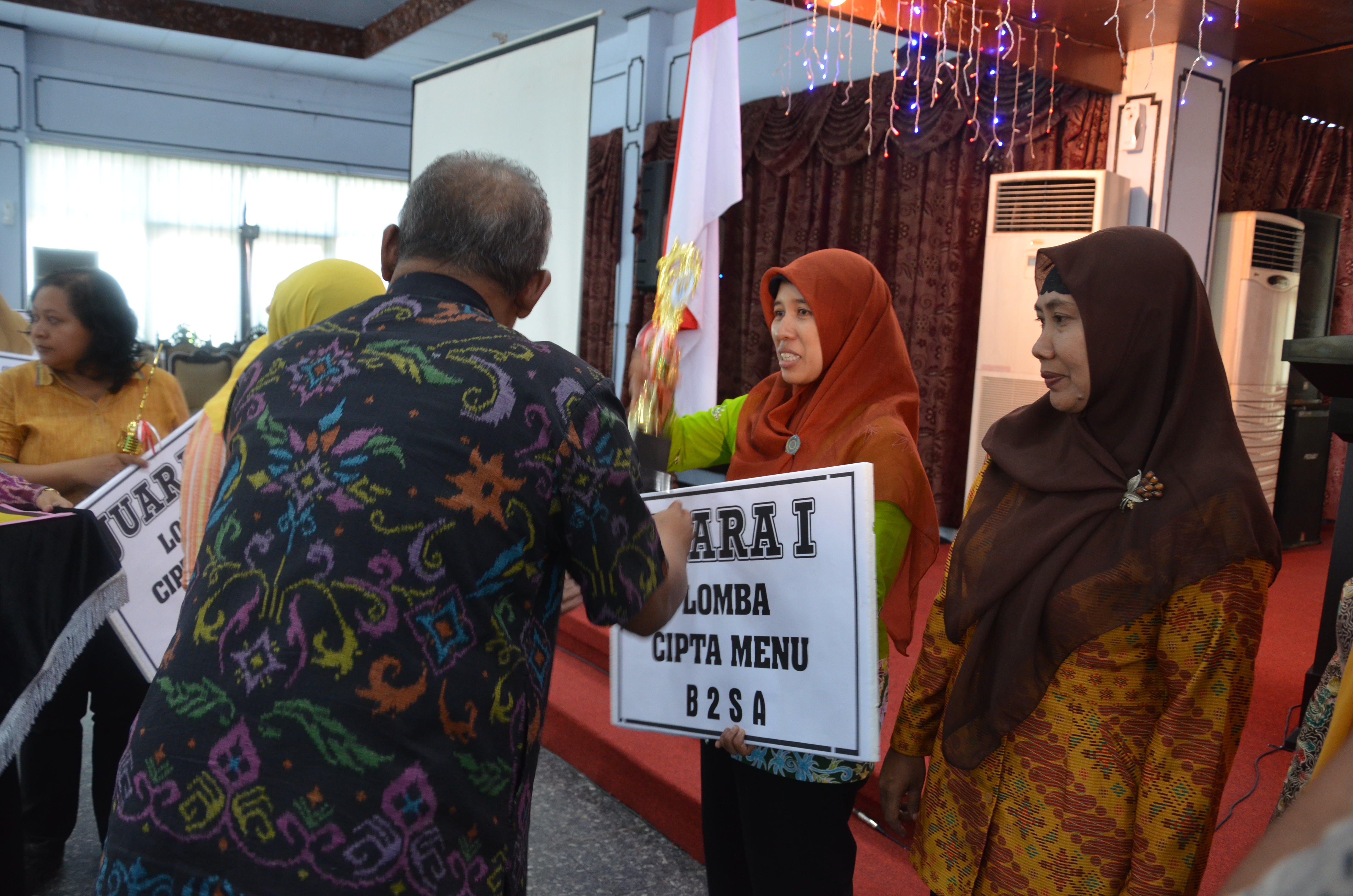 Penyerahan Hadiah Juara I